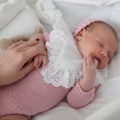 Babero de piqué en forma de pico